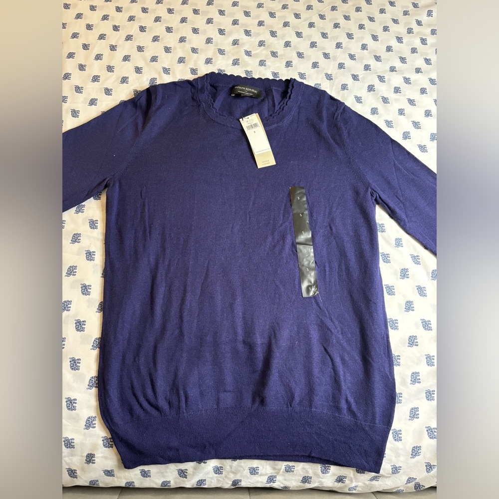 Banana Republic Factory long sleeve premium luxe yarn